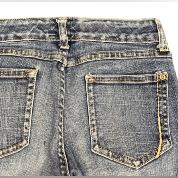 LIGH WASHED FLARED JEANS - Picture 6 of 8